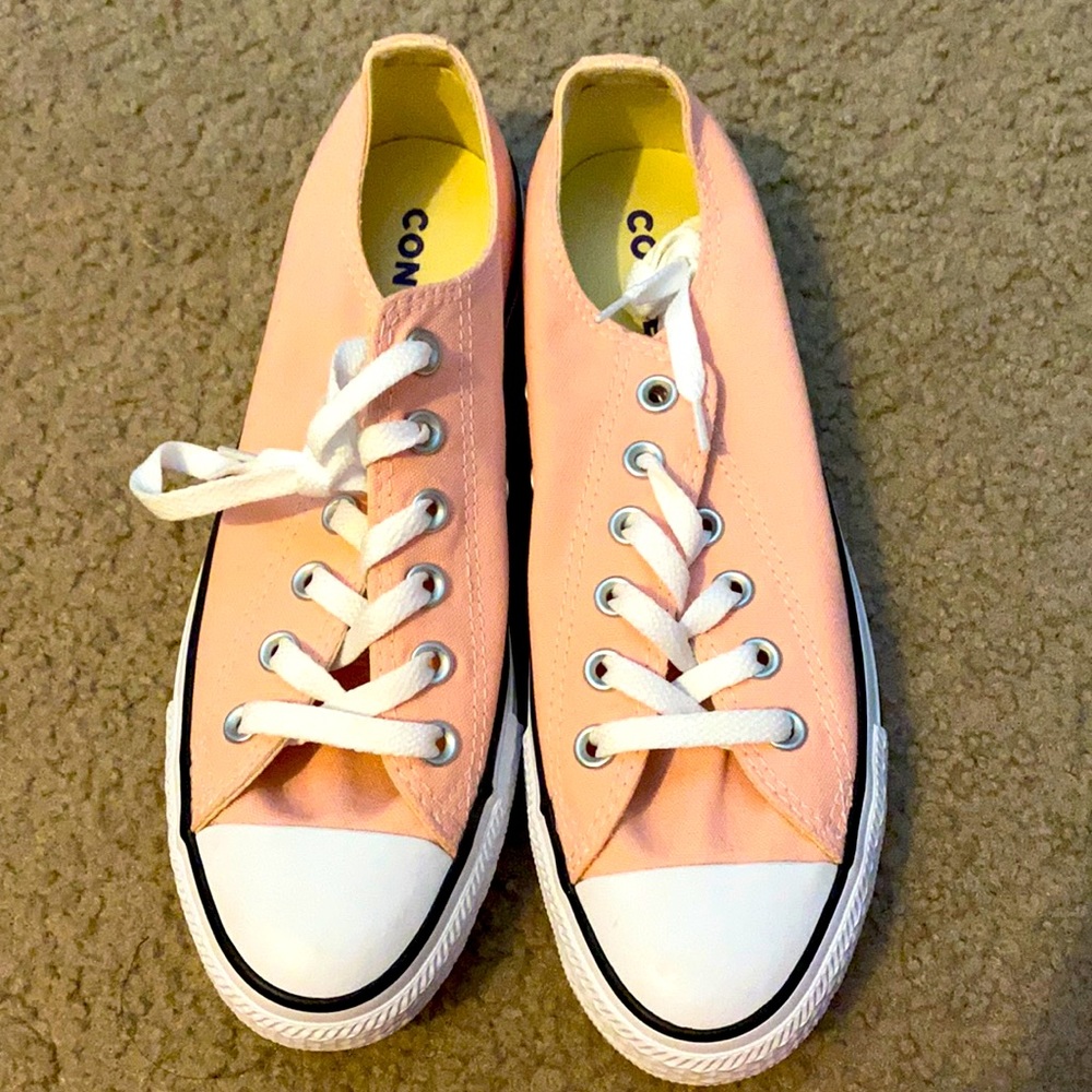Light pink converse low tops